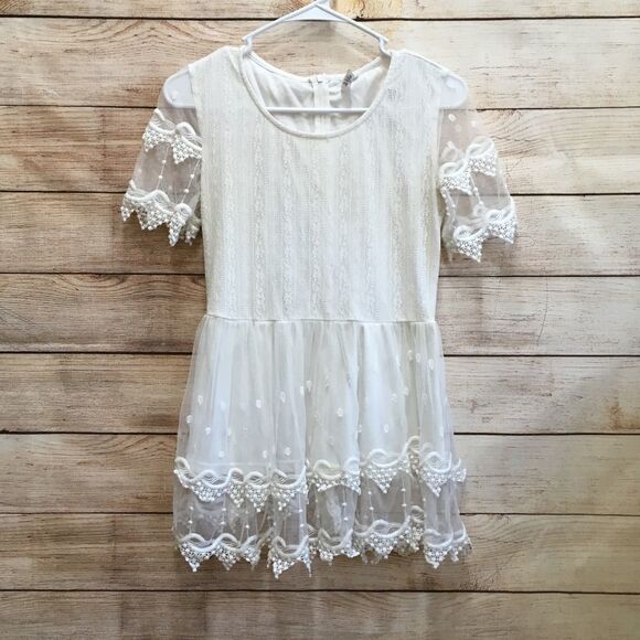 JOURNEY FIVE CROCHETED LACE TOP IN CREAM‎ - Picture 1 of 8